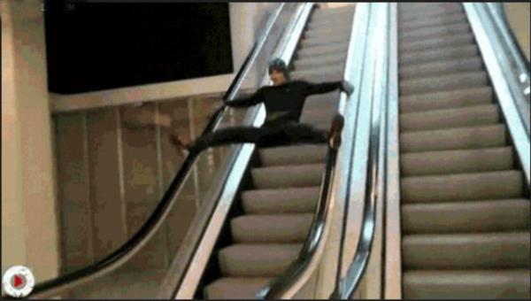 Solda �ok yava� y�r�yen, y�r� de diyemiyorsun ��nk� teoride y�r�yor zaten...