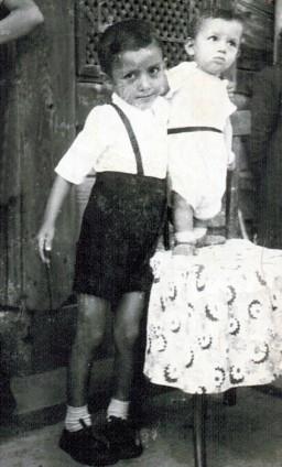 Anadolu Ajans, 23 Nisan Ulusal Egemenlik ve ocuk Bayram dolaysyla, Babakan Recep Tayyip Erdoan (solda) ile bakanlarn ocukluk fotoraflarn derledi.