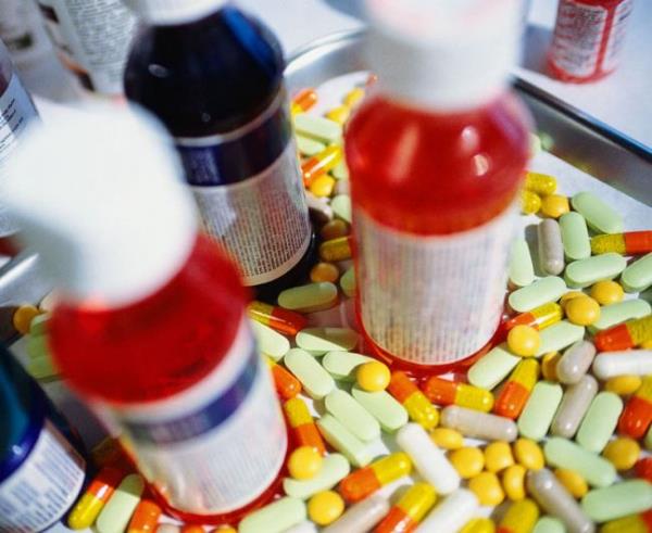 Ad geen retim yerinden Trkiye'ye dekstrometorfan adl etken maddenin ithal edilip- edilmediinin bildirilerek, ediliyor ise ithalatnn durdurulmas gerektiinin alt izilen yazda u ifadelere yer verildi: 'Ad geen retim yerinden ithal edilen sz konusu etken madde kullanlarak retilen rn olup- olmadnn ve/veya ad geen retim yerinde retilmi rnlerinin ithal edilip edilmediinin bildirilmesi ve varsa kullanlmamasnn gerektiinin, ad geen retim yerinde retilmi dekstrometorfan adl etken madde yer alan yerli ya da ithal tm mstahzarlarnn ithalatnn/retiminin durdurularak, stoklarda bulunanlarnn lkemiz piyasasna verilmemesi ve piyasada mevcut tm partilerinin, ilgili mevzuat dorultusunda piyasadan geri ekilmesi ve kurumumuz ile irtibata geilmesi gerekmektedir.'