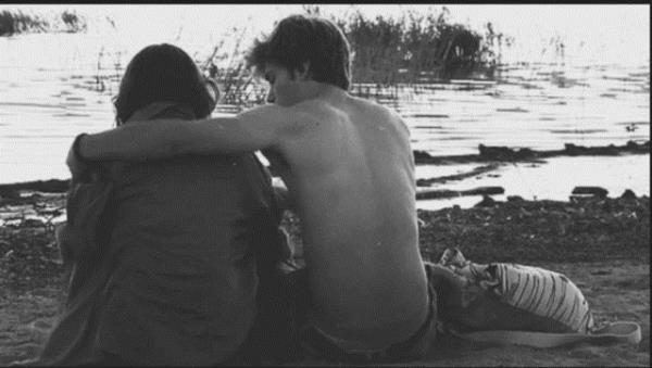 mek erkekliin anndandr, dileri takrdasa, kemikleri krlsa da yanndaki kz rken o montu kendi giymez.