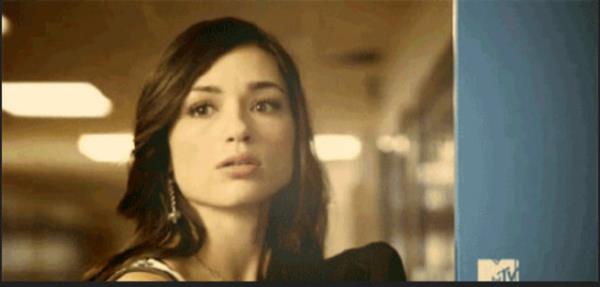 Kendi kskanmazsa bu da bir arzadr, tmevarm kuralyla kadn, sevilmediini dnr, zlr. zgn bir kadn, dnyay ortadan kaldrabilecek gce sahiptir.