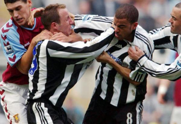 LEE BOWYER - K. DYER (Newcastle United)