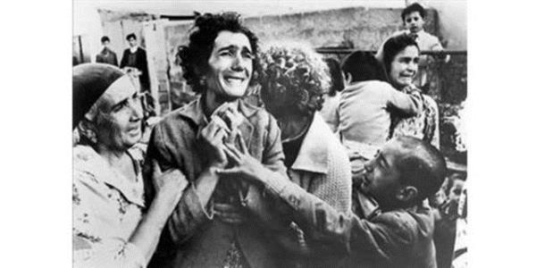 <p><b>1964 Donald McCullin</b></p>    Rumlar tarafndan ldrlen kocas iin gzya dken Kbrsl bir Trk kadnn acs McCullin'e Pulitzer kazandrd.