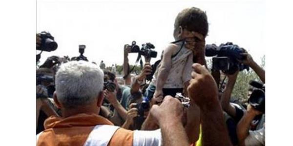 <p><b>Jeroen Oerlemans,Hollanda</b></p>    srail'in Kana saldrs sonucunda len bebein cesedi gazetecilere byle gsterilmiti...