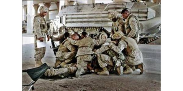 <p><b>2004 Murad Sezer</b></p>    Irak'ta len bir arkadalar iin gzya dken ABD askerlerini grntleyen Sezer Pulitzer kazand...