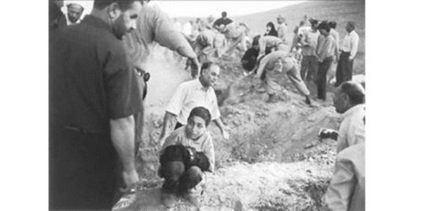 <p><b>2002 Eric Grigorian, ABD</b></p>    ran'da asker ve kyller, depremde len kurbanlar iin mezar kazyorlar. Bir ocuk ise len babasnn pantolonuna sk sk sarlm, yanbandaki bolua babasnn gmlmesini bekliyor...