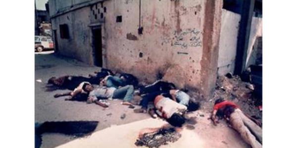 <p><b>1982 Robin Moyer, ABD</b></p>    Beyrut'taki kamplarda katledilen Filistinli mlteciler... ABD'li Moyer, dayanlmaz koku arasnda fotoraflar ekmeye alrken srailli askerlerin akalatn duyuyordu. Katiller hi bir zaman yarg karsna kmad...