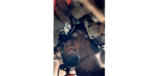 <p><b>1967 Co Rentmeester, Hollanda</b></p>    M48 tipi bir tankn komutan objektiflere takld. Bu dl kazanan ilk Hollandal olan Rentmeester, dll fotoraf olaanst scak bir tankn zerine uzanarak ekti...