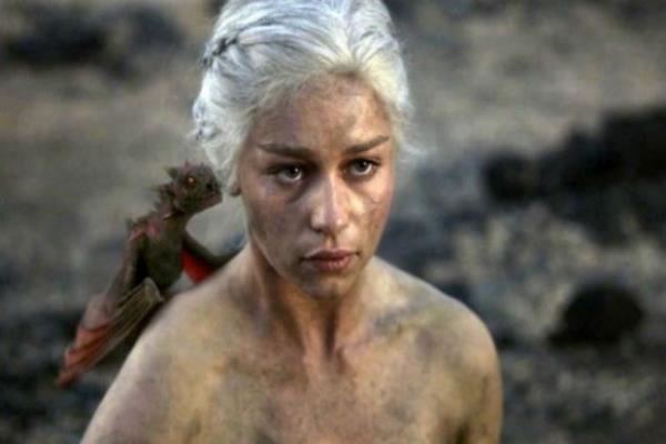 2012 ylnda, dizideki Daenerys Targaryen karakterinden sonra Amerikal 146 kz ocuuna 'Khaleesi' ad verildii tespit edildi. lgin olan ey ise 'Khaleesi' sadece bir nvan, gerek bir isim deil.