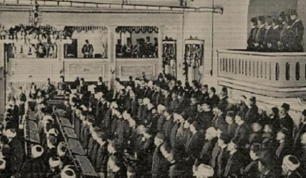 stikll Sava'nn ruhu, modern Trkiye'nin kurulu ve vrolu belgesi olarak bilinen Misak- Mill'nin orijinal elyazmas metni senelerden buyana aranyordu ama bir trl bulunamamt. Misak- Mill'nin Ankara'da ATASE Arivi'nde saklanan orijinal nshasnn geen hafta tarafma hediye edilen dokuz sayfalk grntleri, metnin Osmanl Meclis-i Mebusan'nda kabulnn ve ilnnn zerinden 94 sene getikten sonra bugn ilk defa yaynlanyor.     <p><b>(Murat Bardak/Habertrk)</b></p>