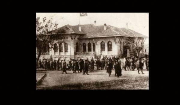 Misak- Mill, Osmanl mparatorluu'nun son Meclis- i Mebusan'nn 28 Ocak 1920'de kabul ettii alt maddelik bir bildiri idi. Birinci Dnya Sava'ndan yenik olarak kmamzn ardndan, 1918'in 30 Ekim'inde imzaladmz Mondoros Mtarekesi ile vatan topraklar henz resmen olmasa da fiilen igale uram ve stanbul'da toplanan Meclis, lkenin toprak btnl ile gelecekte uygulanacak d politikann esaslarn belirleyerek alt maddelik bir belge haline getirmiti.