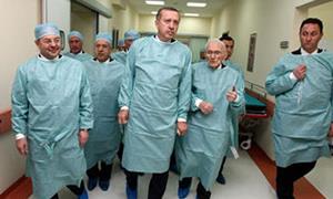 <p><b>12) eniciba </b></p>  <p><b>HSEYN YAAN:</b> Babakan Erdoan'n enicibas. Erdoan'n tm yurt     ii ve yurt d seyahatlerine katlyor. Babakan'n yedii, itii her eyden     sorumlu. Babakan Erdoan'n gda gvenliini salyor..</p>