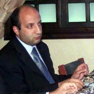 <b>4) zel danman </b>  <p><b>MCAHT ARSLAN: </b>Babakan Erdoan'n zel danman. Uzun yllar Erdoan'la     kader birlii yapan Arslan, en istikrarl isimlerden biri. Sorun zme yetenei     ve organizasyon baarsnn yan sra, olaylar karsnda soukkanll ve     ketumluu nedeniyle byk sayg gryor.</p>