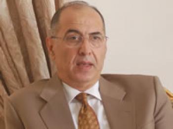 <p><b>8) D politikadan sorumlu badanman </b></p>  <p><b>NECAT BGALI:</b> Daha nce Bykeli Fuat Tanlay'n yrtt greve Necati     Bigal getirildi. Bigal, bu greve Cezayir Bykelilii'nden geldi. Cezayir'deki     seimler srasnda Avrupa gzlemci heyetine sorduu soruyla gndeme gelen Bigal,     Cezayir basn tarafndan lkenin i ilerine kart gerekesiyle sulanmt.     Bigal iin adeta lin kampanyas dzenlenmiti. Bigal Cezayir'deki grevinin     tamamlanmasnn ardndan Ankara'ya dnmt. Erdoan, Bigal'y d politikadan     sorumlu badanmanlna getirdi.</p>