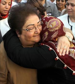 <p><b>Gldal Akit </b></p>  <p>Kadn Kollar Bakan </p>