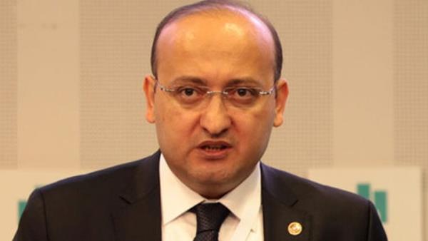 <h4><b>2) Vakanvis</b></h4>  <p><b>YALIN AKDOAN</b>:12 Haziran seimlerinde Ankara Milletvekili olunca     vaka-i nvis grevine bir sre ara vermiti. Akdoan, Babakan Erdoan'n yurt     ii ve yurt d tm grmelerine katlarak an be an tarihe tanklk ediyor     ve bunlar notlar haline getiriyor. Yaln Akdoan, ayn zamanda Babakan'n     terr ve Krt alm konusundaki politikalarn biimlendiren / ynlendiren     isim olarak da biliniyor.  </p>