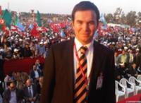 <p><b>9) Ortadou uzman, Arapa evirmen </b></p>  <p><b>TAHA GEN: </b>Suudi Arabistan Kraliyet Akademisi'nden mezun, ok iyi derecede     Arapa biliyor. Emrullah ler'in milletvekili olmasyla ekipteki boluu o     doldurdu.</p>