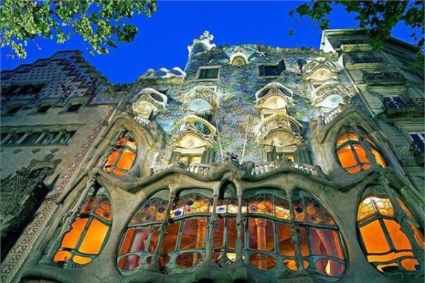 <p><b>CondeNast Traveller sitesi okuyucularnn oylaryla gezilecek en iyi 25 ehri sralad. te o ehirler...</b></p>  25. Barselona, spanya