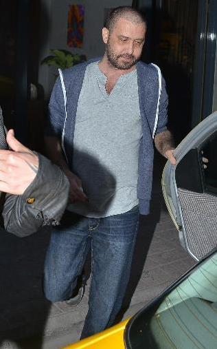 Aylarca youn bakmda kaldktan sonra hastane ortamndan kurtulan Nejat ler, taburcu edildii gn Cihangir?e kotu. Sosyal medyada White Mill?de olduunu gsteren fotoraflar paylamas zerine de, kendisini grmek isteyen dostlar mekana akn etti.