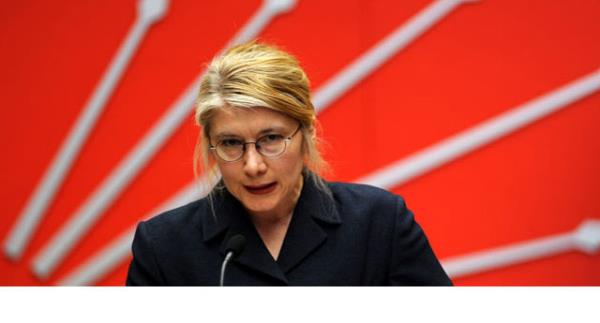 <p><b>4. Emine lker Tarhan</b></p>  CHP'lilerin en bandan beri gerek nezaketi gerek sakinlii ve gerekse de modern duruu ile cumhurbakan aday olmasn istedikleri isim gibi duruyor. lk kadn cumhurbakan olacak olmasnn etkisi de byk.