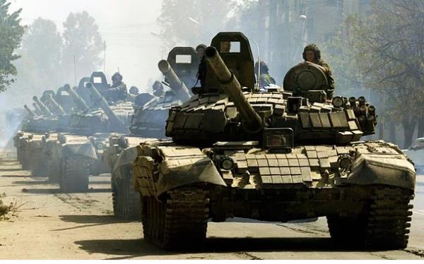 <p><b>9. En fazla tanka sahip lke - Rusya</b></p>  Rusya dnya zerinde ordusunda en ok tank bulunan lkedir; 21.000. Ancak bunlarda ounun teknolojisi eskimitir 16.000 tank bulunduran ABD ok daha gelimi teknolojisi ile Rusya'y geride brakmtr.