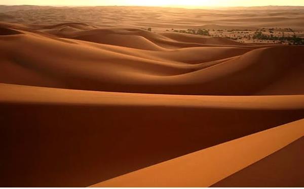 <p><b>21. l lkesi - Libya</b></p>  lkenin %99'u lle kapl olan Libya dnyann en kurak yerlerinden biridir yle ki lkeni baz blgelerine on yllardr tek damla yamur dmemitir.