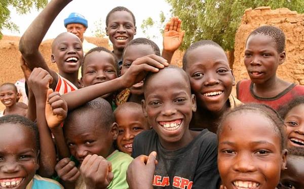 <p><b>11. En gen nfus - Nijer</b></p>  Genellikle dnyann en gen lkesi ya 15'in altnda olan nfus hesaplanarak belirlenir. Gnmzde bu unvan Nijer elinde bulundurmaktadr. Neredeyse nfusun yars ergenlik dnemindedir (%49).