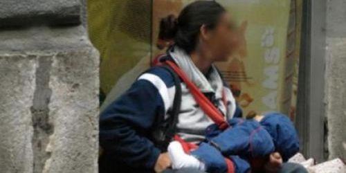 Ona bu ocuun belgelerini ve dnk ocuun nerede olduunu sordum. Cevap vermedi. Fakat yanmdan geen insanlar neden ocuklu ve yoksul bir dilenciye bardm sorup aklm kardm imasnda bulundular.