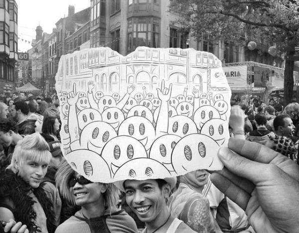 Ben'in ''Pencil vs Camera'' (Kalem Kameraya Kar) ad altnda toplad almalar 16 Haziran 2014 tarihine kadar Londra'da sergileniyor olacak.