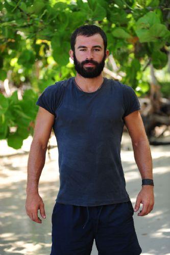 "Ad Mert.. Adnn adam olsa gelir yzme kar konuur"