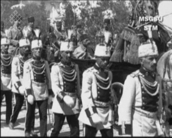 zleyenleri tarih sayfalarnda yolculua karan grntler arasnda Avusturya mparatoru'nun stanbul ziyareti ve onu karlayan Osmanl padiah Sultan Reat'n bulunduu kareler yer alyor.