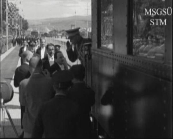 Arivde filmlerin yan sra Osmanl padiahlar Sultan Reat, Sultan Vahdettin, Trkiye Cumhuriyeti'nin kurucusu Mustafa Kemal Atatrk ve eski Babakan Adnan Menderes'in daha nce grlmemi kareleri bulunuyor.