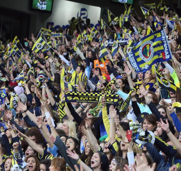 Ankarann balar da bklm bklm yollar :)) Kuyt ocuklaryla nasl oynuyor allahm :))