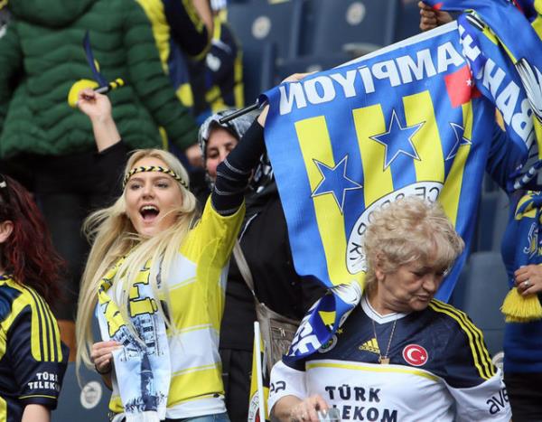 Sevinten anasayfamdaki her grdm tweeti FAV RT yapyom :)