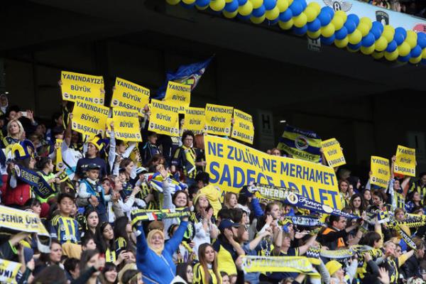 Resmi sitelerinde "ezeli rakibimiz ebedi dostumuz fenerbahe'yi kutluyoruz" yazan gs olmas gerekeni yapm