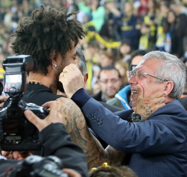 Demek ki neymis ilk devreyi 8-9 puan farkla lider kapatinca ampiyon oluyomuun deil mi?