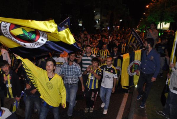 Stat yklyor. ampiyon takmn BYK taraftar.