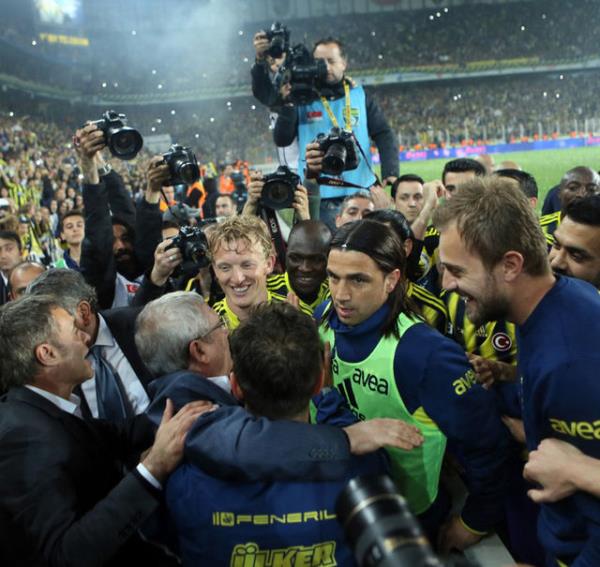 Sus ve en byk fenerbahe diye bar yoksa senin hayatn sar laciverte boyarm