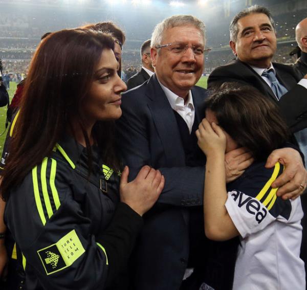 - Fenerbahe ampiyon olunca ototmatikmen Beikta'ta ampiyon olmu oluyor deil mi?