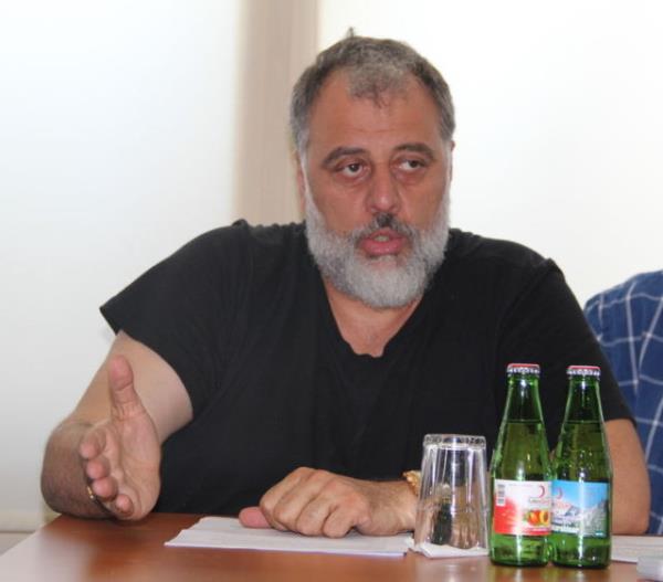 Hamdi Alkan - Bize ampiyonluk gururu yaatan Fenebahemizi yrekten, alklarla kutluyorum...