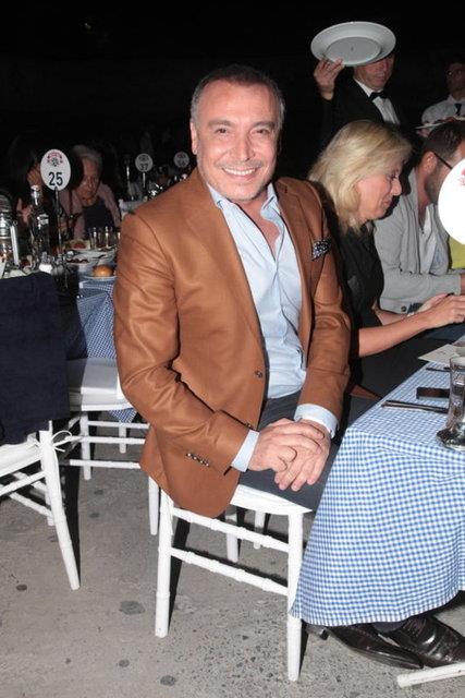 Cenk Eren - Bir GS olarak Fenerbahe nin ampiyonluunu kutluyorum tebrik ederim hayrl uurlu olsun:))