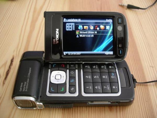 <p><b>Nokia N93</b></p>  k tarihi: 2006