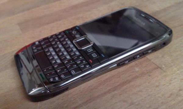 <p><b>Nokia E71</b></p>  k tarihi: 2008