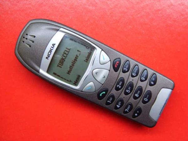 <p><b>Nokia 6210</b></p>  k tarihi: 2000