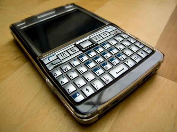 <p><b>Nokia E61i</b></p>  k tarihi: 2007