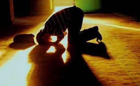 Namazdaki sr ve hikmetler saymakla bitmez. Her hareketin, her duruun, her krat ve duann birok hikmet , mn ve nkteleri vardr.    Bir kere d grnyle namaz: