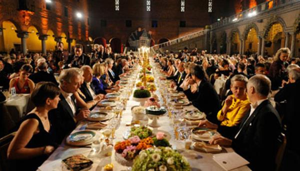 <p><b>20. Restoran adab konusunda temel eyleri bilin</b></p>  Garsonu arma, menden sipari verme, hesap deme, bahi brakma, arap tadm, vb. basit eyleri bilin.