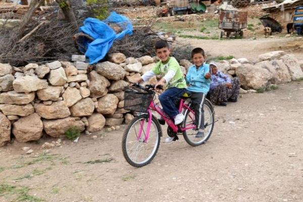 lkokul 4. snfa giden reklam filminin bir dier oyuncusu 10 yandaki Nihat Kksolak da daha nce uaa hi binmediini imdi byynce pilot olmak istediini syledi.