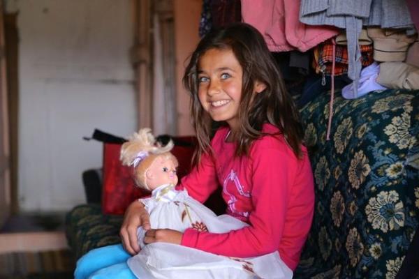 Reklam filminde grev alan 10 yandaki ilkokul 4. snf rencisi Elvan Bykgursak, muhabire, reklam filmi iin nce kydeki ocuklarn fotoraflarnn ekildiini, ynetmenlerinin bu ocuklar arasnda kendilerini beendiini syledi.