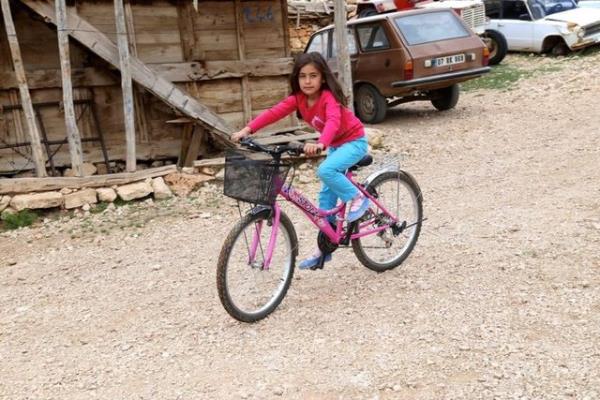 Reklam filminde oynayaca sylendiinde ok sevindiini dile getiren Bykgursak, "ekimlerde havalar biraz souktu, dk ama filmde oynamak ok zevkliydi" dedi.